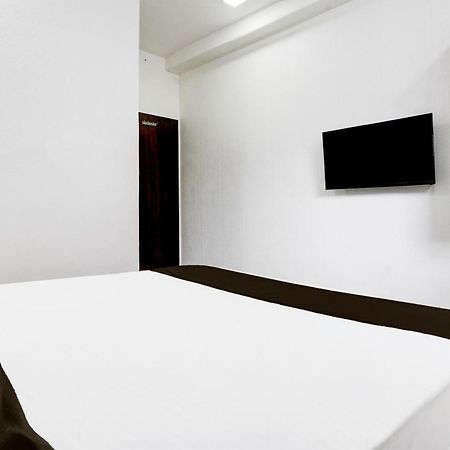 Super Hotel O Vip Road Formerly Hotel Lotus Surat Exteriör bild