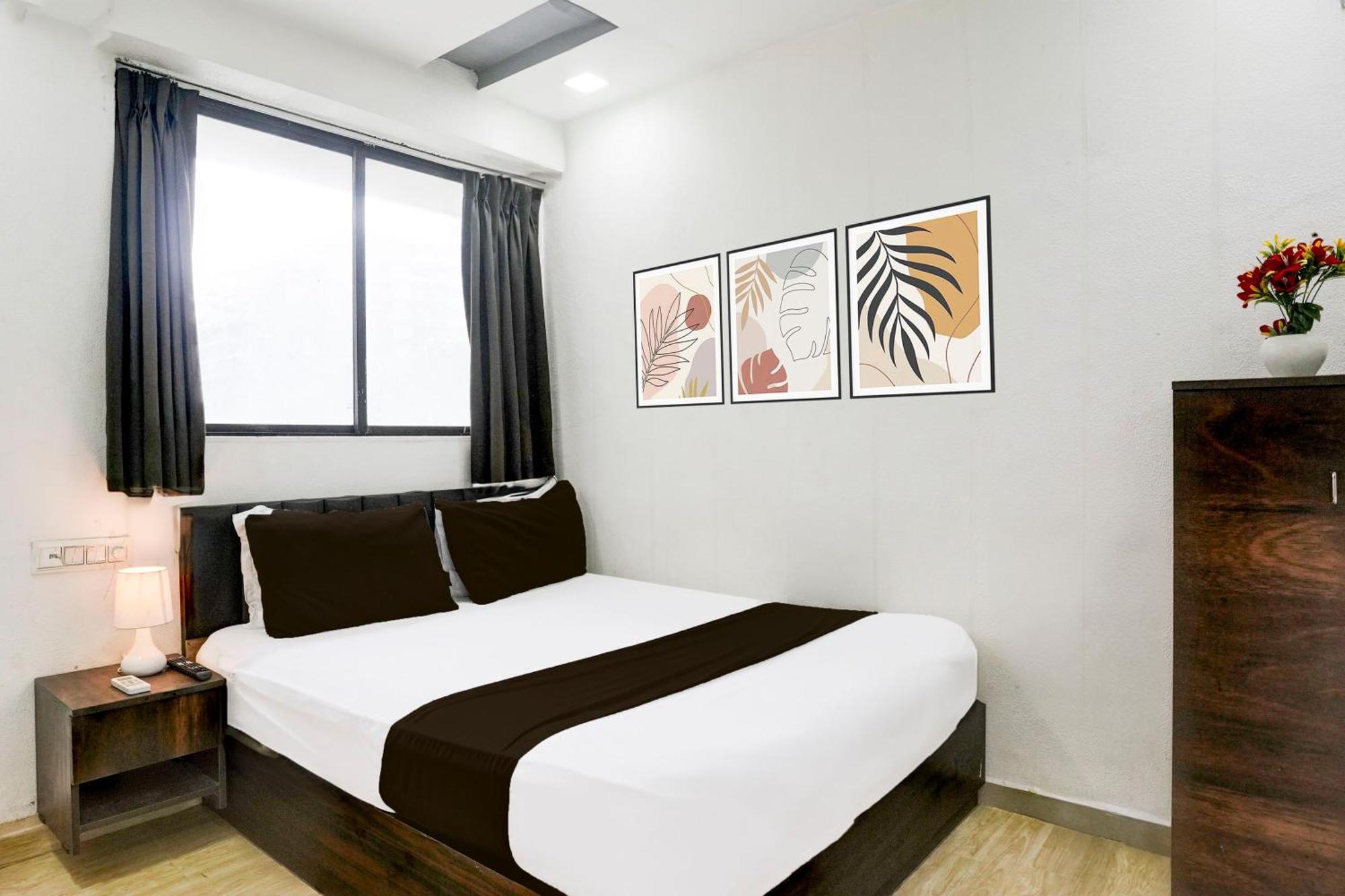 Super Hotel O Vip Road Formerly Hotel Lotus Surat Exteriör bild