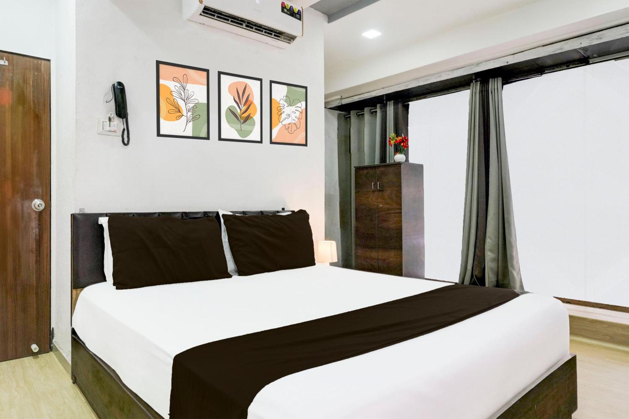 Super Hotel O Vip Road Formerly Hotel Lotus Surat Exteriör bild