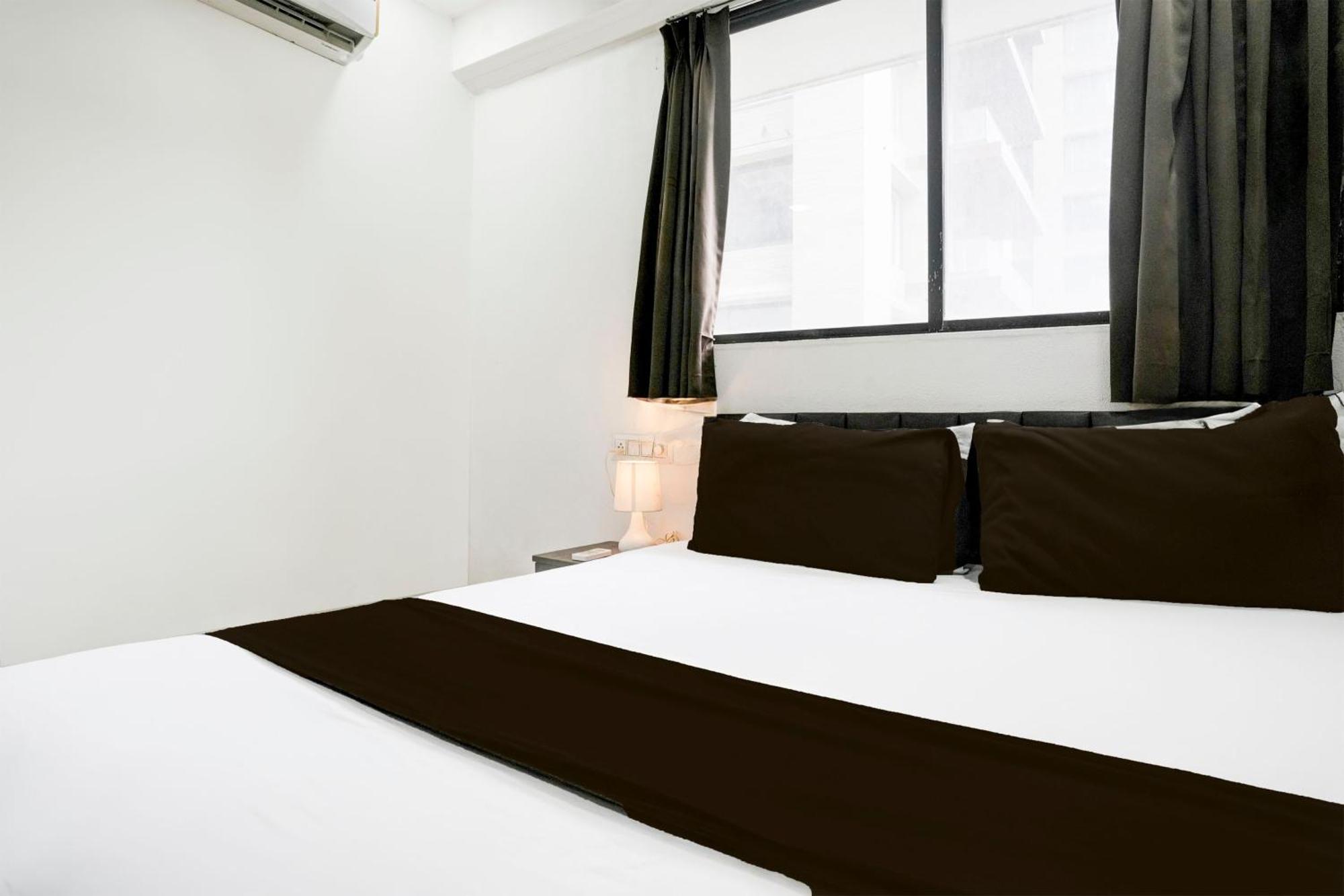 Super Hotel O Vip Road Formerly Hotel Lotus Surat Exteriör bild
